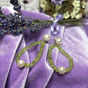 💚 Elegant Genuine Peridot Gemstone and Authentic Pearl Earrings. #EA21